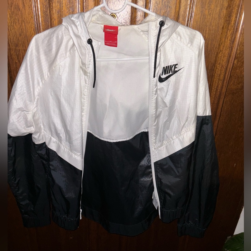 Nike Windbreaker black and white slightly used!